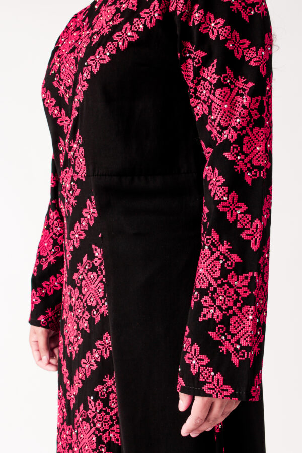 Palestinian Thobe with Red Tatreez Embroidery - Image 2