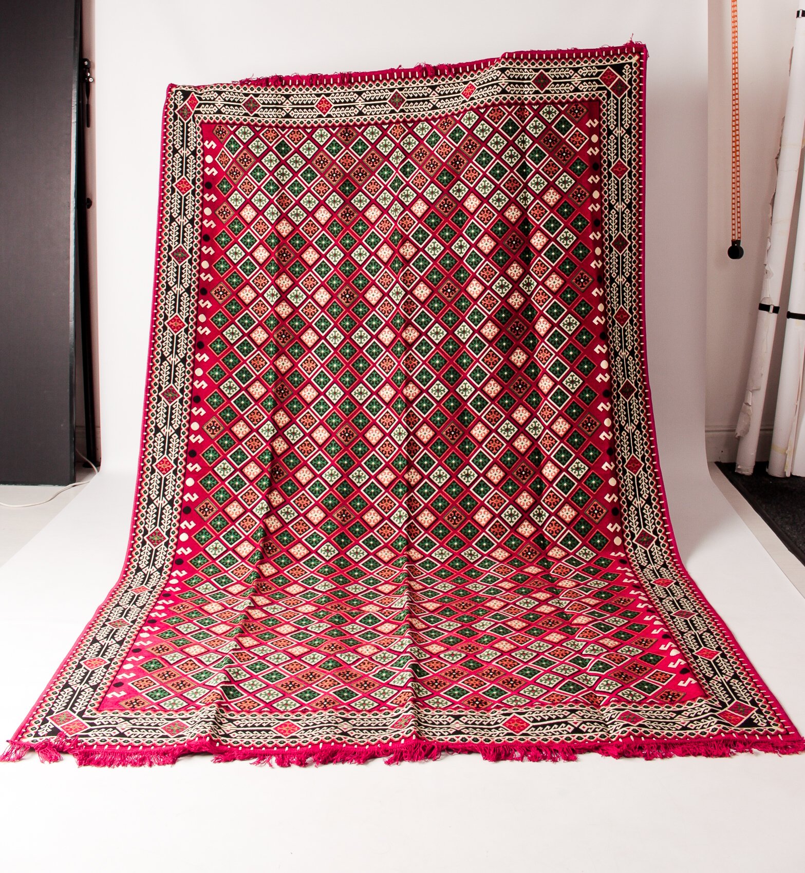 Large Traditional Carpet With Stunning Patterns (Limited)